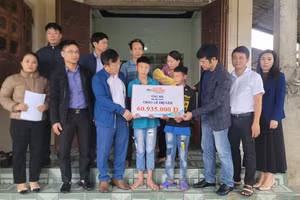 Nhiều sẻ chia từ bạn đọc và các nhà hảo tâm dành cho bé Lê Thị Năm.