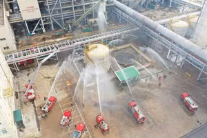 Các lực lượng tham gia diễn tập PCCC&CNCH tại Công ty TNHH gang thép Formosa Hà Tĩnh.