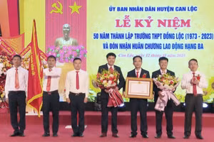 Trường THPT Đồng Lộc vinh dự đón nhận Huân chương Lao động hạng Ba vào năm 2023.