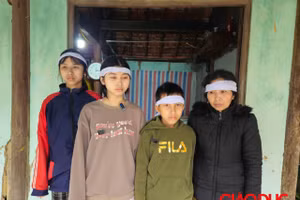 Tình cảnh éo le của 3 chị em học giỏi sau cái chết của người cha, mẹ bạo bệnh