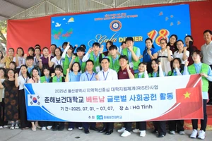 Trường Cao đẳng Y tế Choonhae (Hàn Quốc) cùng 25 tình nguyện viên.