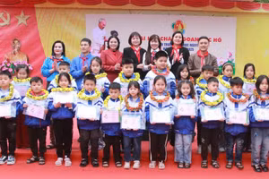 Đại hội Cháu ngoan Bác Hồ của Trường Tiểu học Nguyễn Du đã tuyên dương nhiều đội viên có thành tích xuất sắc.