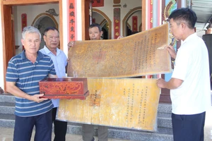 Các sắc phong quý được lưu giữ tại nhà thờ họ Tô ở thôn Sơn Phú, xã Mai Phụ. (Ảnh: T.H)