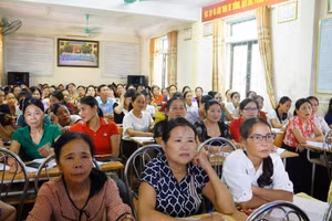 Cán bộ y tế thôn, xã ở vùng miền núi Hà Tĩnh tham gia tập huấn nâng cao năng lực về cải thiện chăm sóc dinh dưỡng. (Ảnh: Bích Liên)