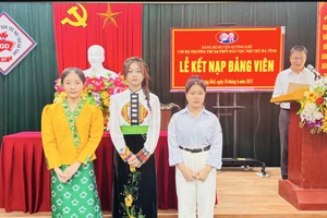 Lễ kết nạp Đảng học sinh Trường THCS & THPT Dân tộc nội trú Hà Tĩnh.