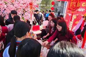 Hội chợ Xuân trong trường học ở Hà Tĩnh.