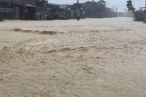 Mưa lớn gây ngập cục bộ nhiều tuyến đường ở phía Nam Hà Tĩnh. (Ảnh: V.H)