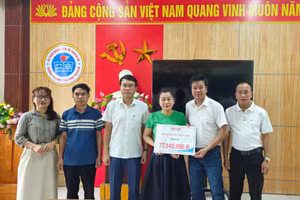 Hơn 77 triệu đồng trao đến nữ sinh lớp 3 ở Hà Tĩnh mắc bệnh hiểm nghèo