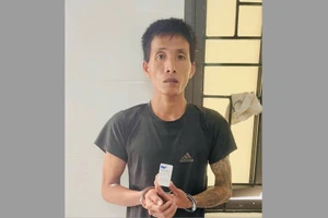 Nguyễn Văn Nam bị công an bắt khẩn cấp. (Ảnh: CAHT)