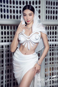 Nghi vấn Thùy Tiên được ưu ái để nổi bật trên sân khấu Miss Grand Vietnam