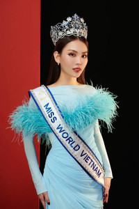 Nhan sắc đời thường xinh như ‘búp bê’ của tân Miss World