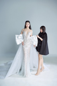 Á hậu Phương Nhi hé lộ hai mẫu dạ hội lộng lẫy cho Chung kết Miss International 