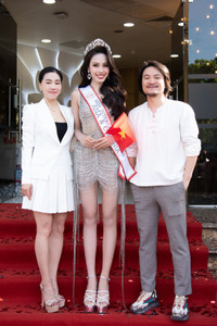 Á hậu Miss Intercontinental 2023 Ngọc Hằng về nước trong vòng vây người hâm mộ