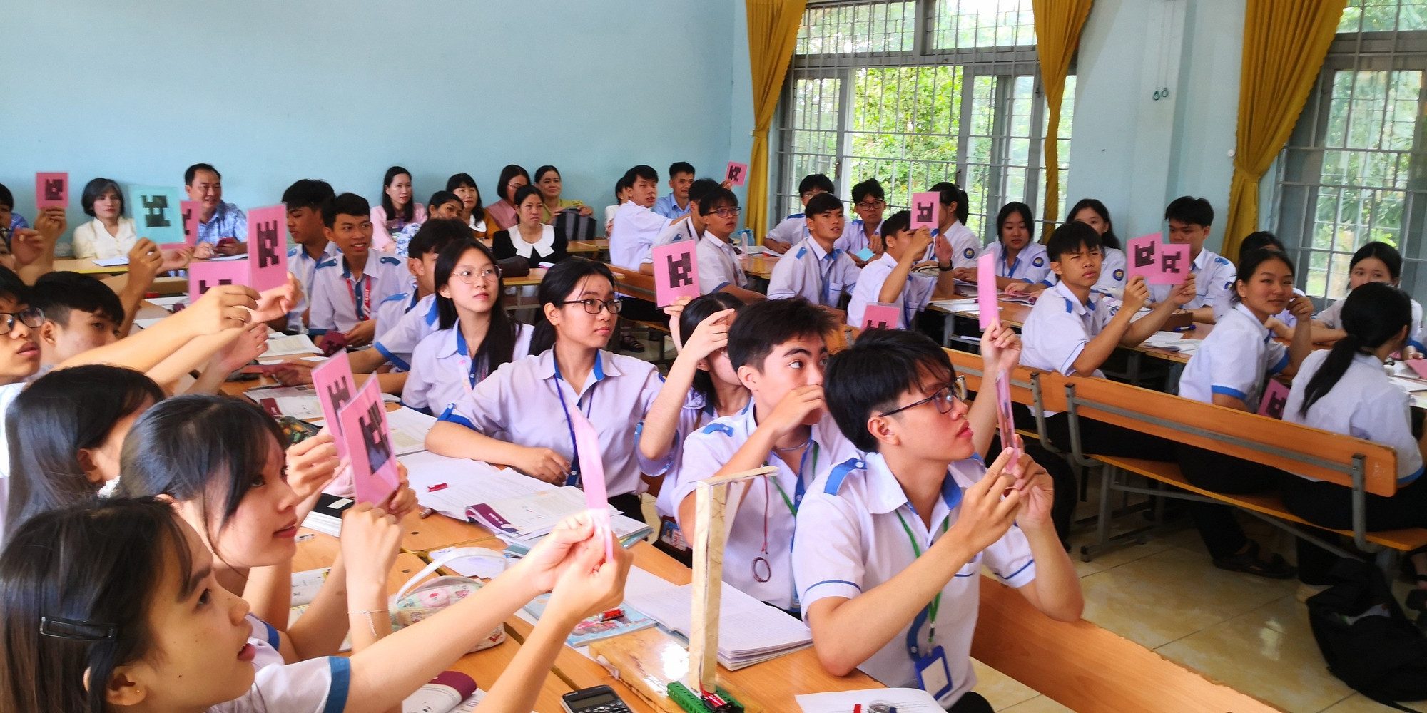 Học sinh tích cực, chủ động tham gia các hoạt động học tập tại Trường THPT Phan Chu Trinh - Cư Jút. hoi-giang-mon-ly.jpg