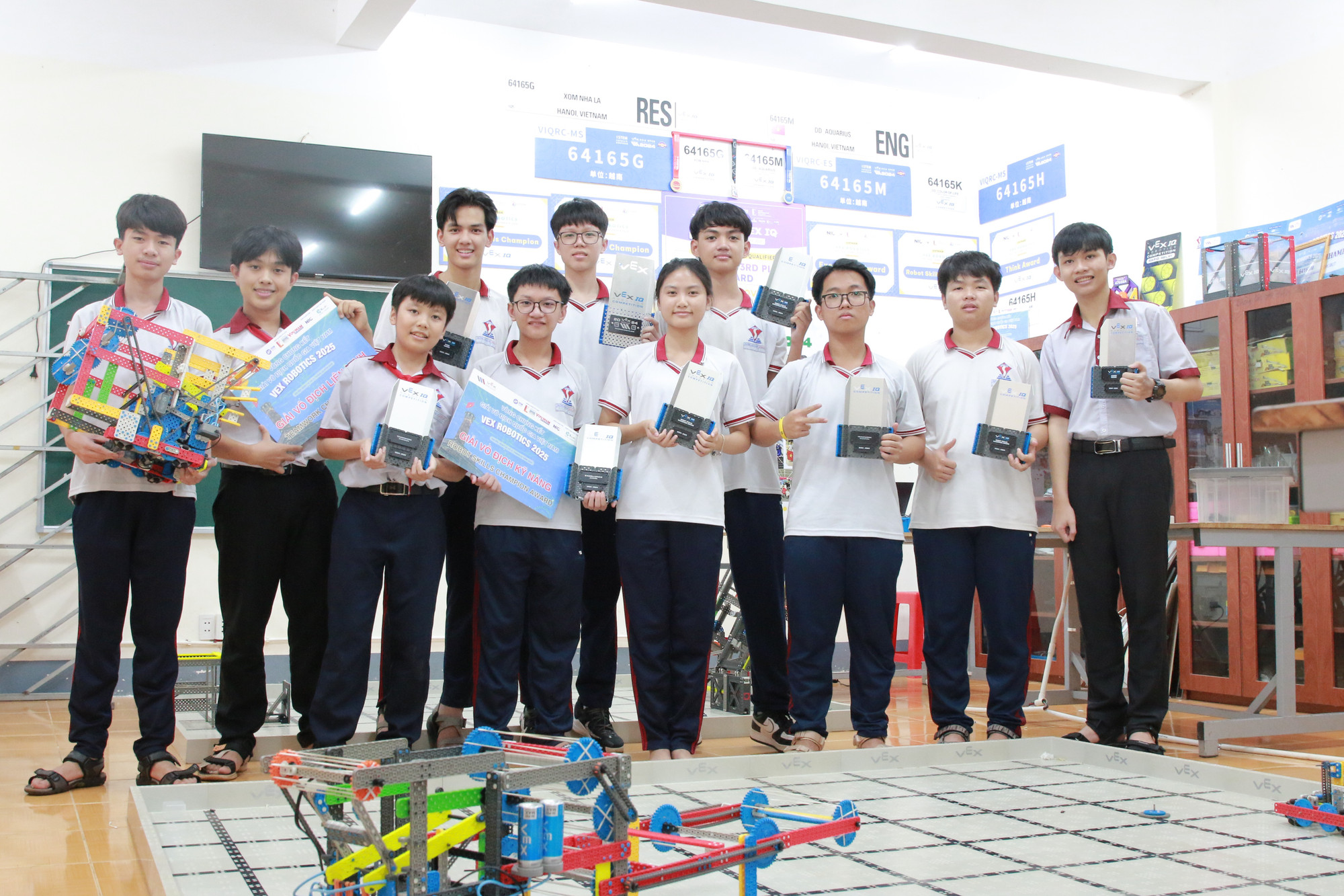 a1-truong-hoc-dau-tien-o-mien-nui-3-nam-lien-tiep-du-thi-vex-robotics.jpg