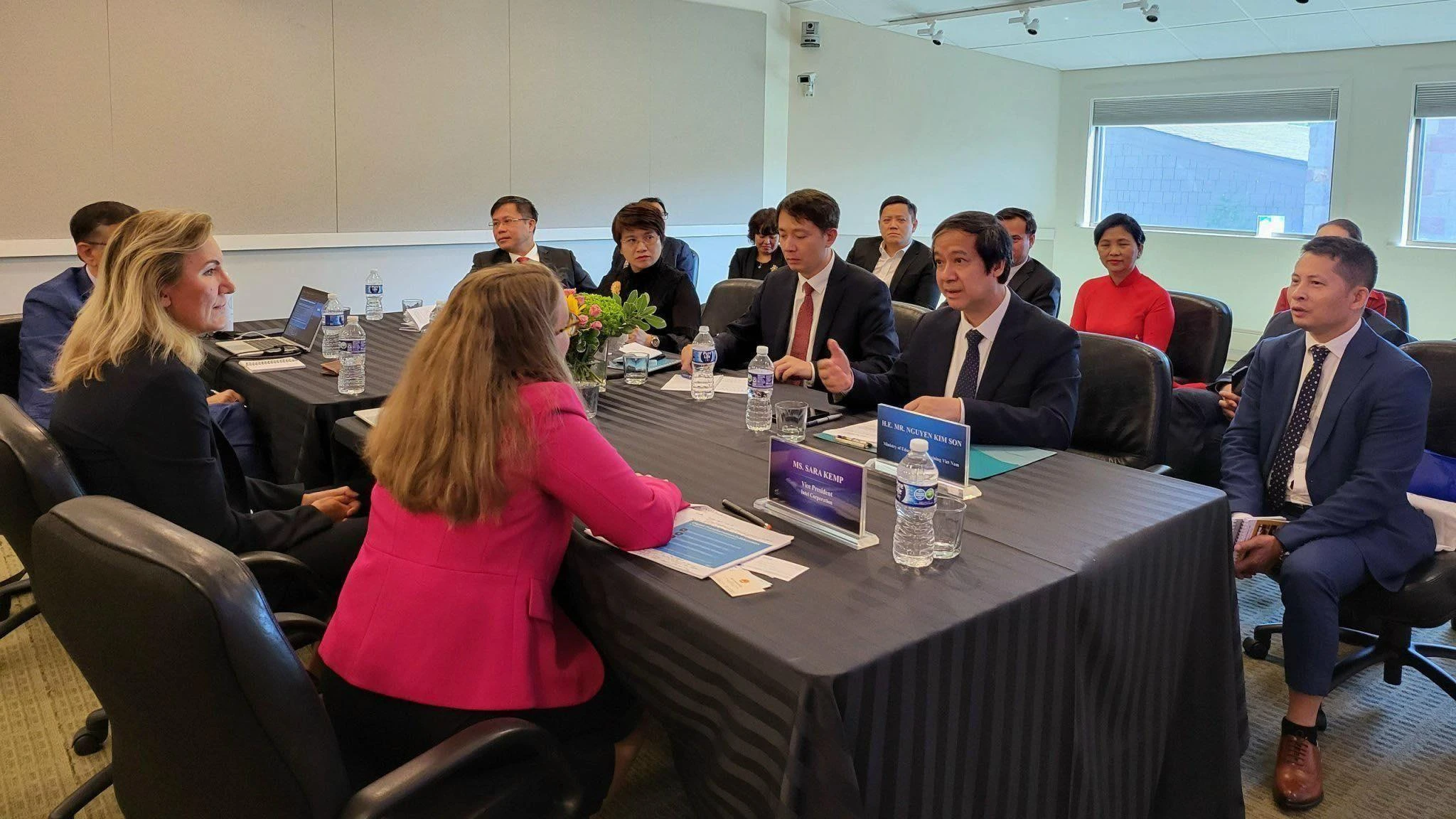 Đoàn Bộ GD&amp;ĐT Việt Nam làm việc với đại diện tập đoàn Intel.