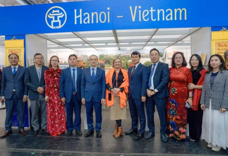 Không gian trưng bày sách của Việt Nam tại Hội chợ Sách Frankfurt 2025 - Ảnh: SVHTTDL HN.