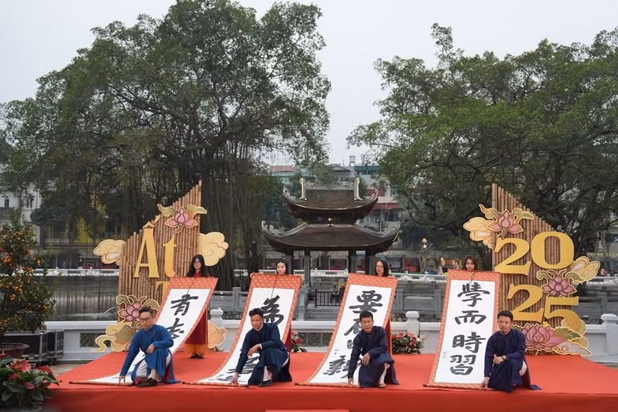 hoi-chu-xuan-1.jpg