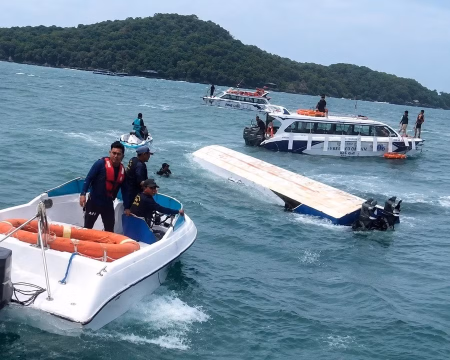 Phương tiện đường thủy bị lật trong vụ tai nạn ở biển Phú Quốc vào ngày 11/7 - Ảnh: ITN.