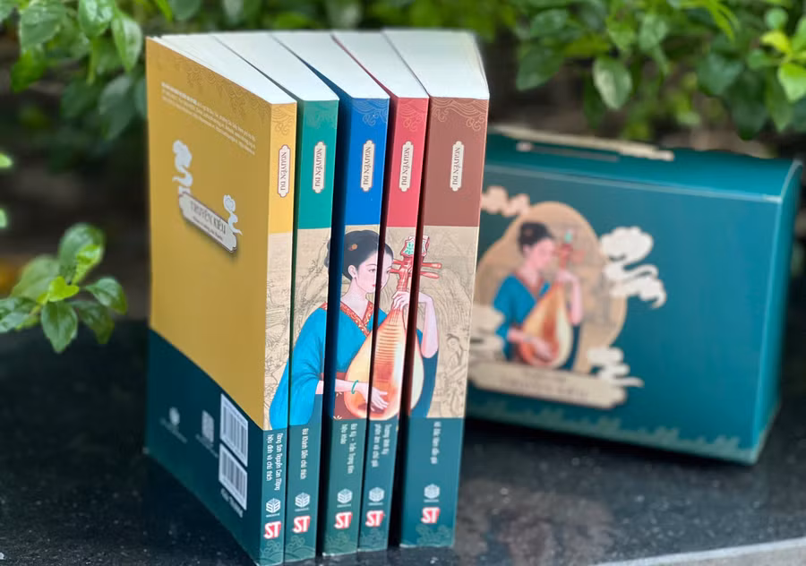 5 cuốn sách về Truyện Kiều - vốn là những công trình khảo cứu tâm huyết của các học giả lớn cuối thế kỷ 19, đầu thế kỷ 20.
