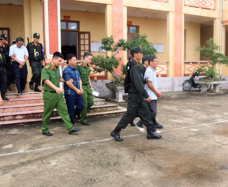 bat lanh dao xã nam dinh 3.jpg