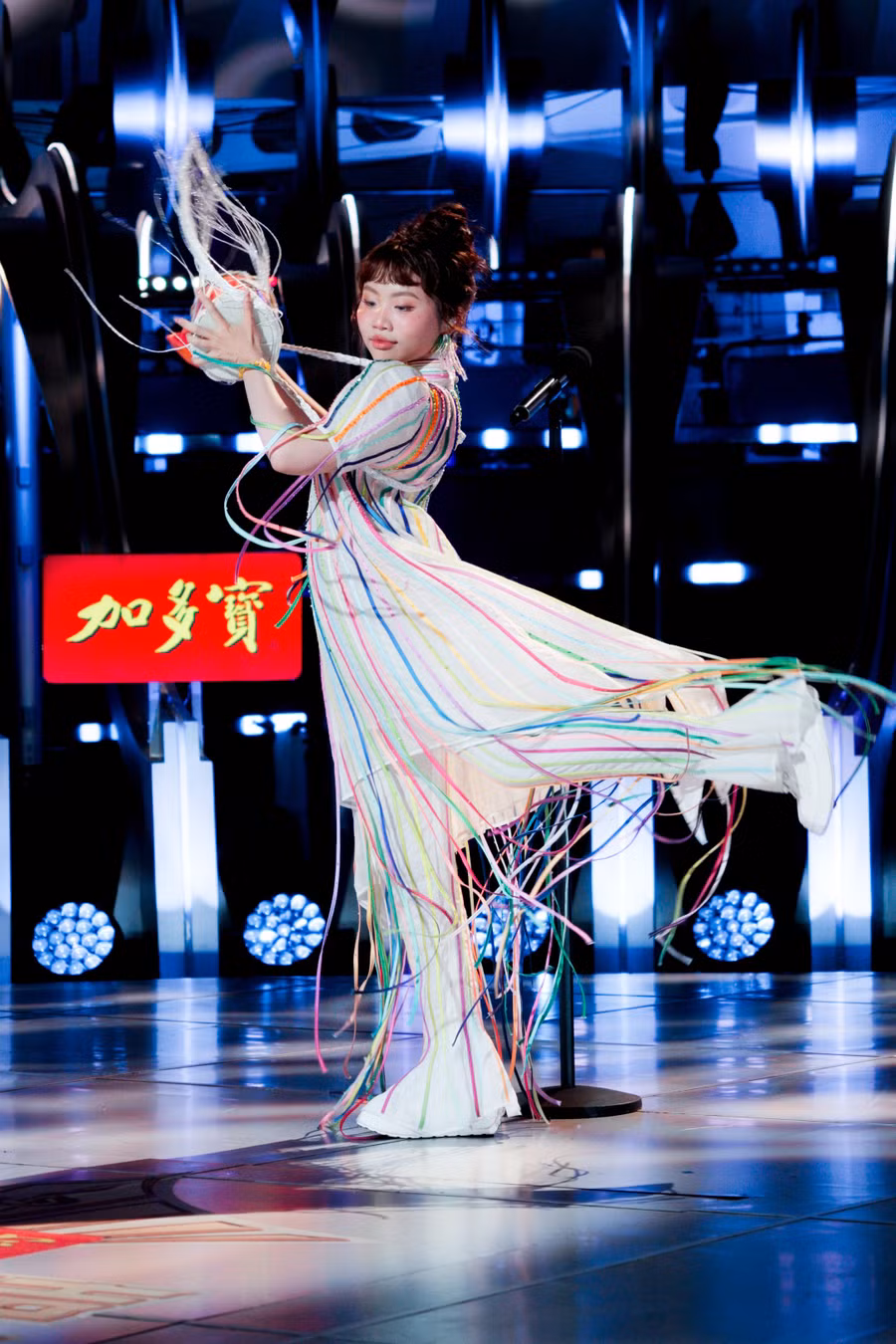 phuong-mi-chi-2.jpg