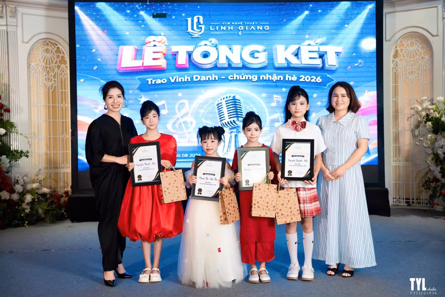 hlv-linh-giang-va-hoc-tro3.jpg