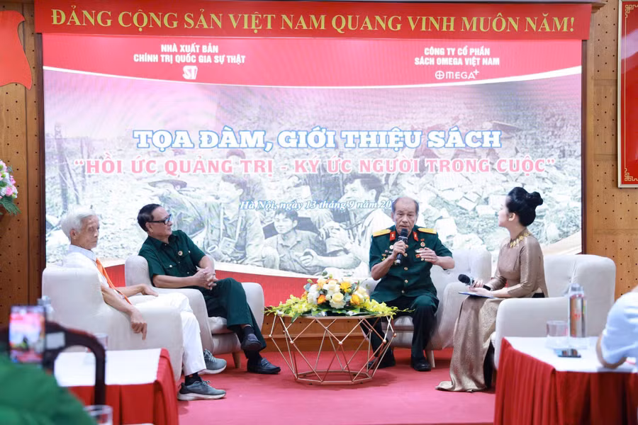 Nhiều câu chuyện xúc động được kể trong buổi toạ đàm, giới thiệu cuốn sách do nhà văn - nhà nghiên cứu Nguyễn Thuỵ Kha biên soạn.