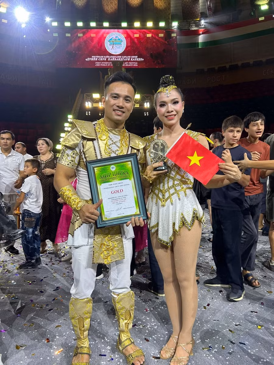 Tiết mục “Duo Love” của Việt Nam do NSƯT Thanh Tuấn và NSƯT Thu Hương biểu diễn xuất sắc giành giải Vàng. x-2.jpg