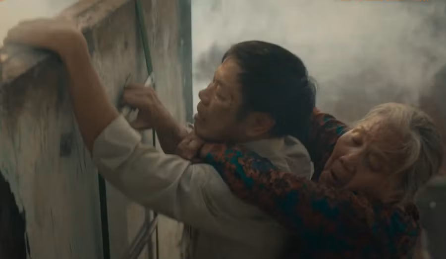 Bước sang ngày chiếu thứ hai (25/4), phim "Anh hùng" chính thức vươn lên vị trí Top 1 phòng vé ngày.