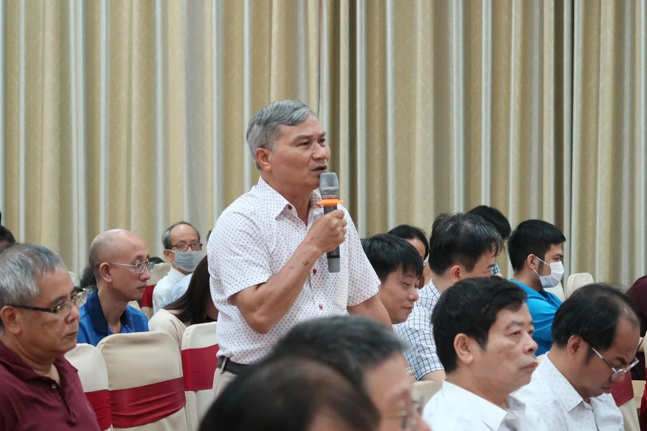 Thành viên Hội đồng thẩm định chia sẻ thuận lợi và khó khăn trong quá trình thẩm định SGK lớp 11. Thành viên Hội đồng thẩm định chia sẻ thuận lợi và khó khăn trong quá trình thẩm định SGK lớp 11.
