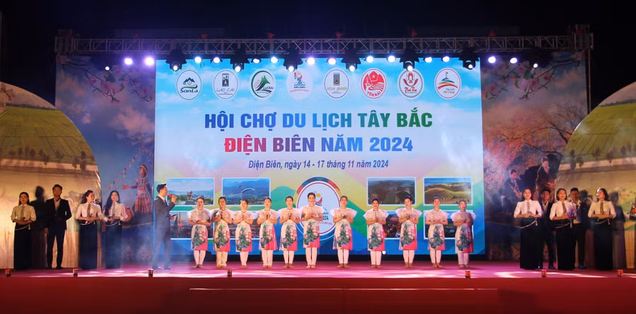 Hội chợ Du lịch Tây Bắc - Điện Biên 2024 được tổ chức tại Quảng trường 7/5 TP Điện Biên Phủ (Điện Biên).