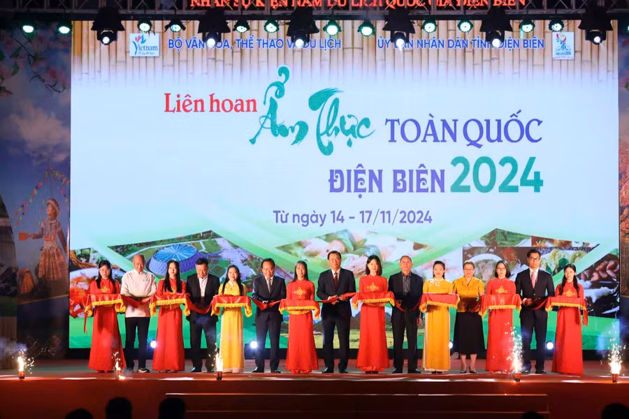 Lễ cắt băng khai mạc Liên hoan ẩm thực toàn quốc 2024.