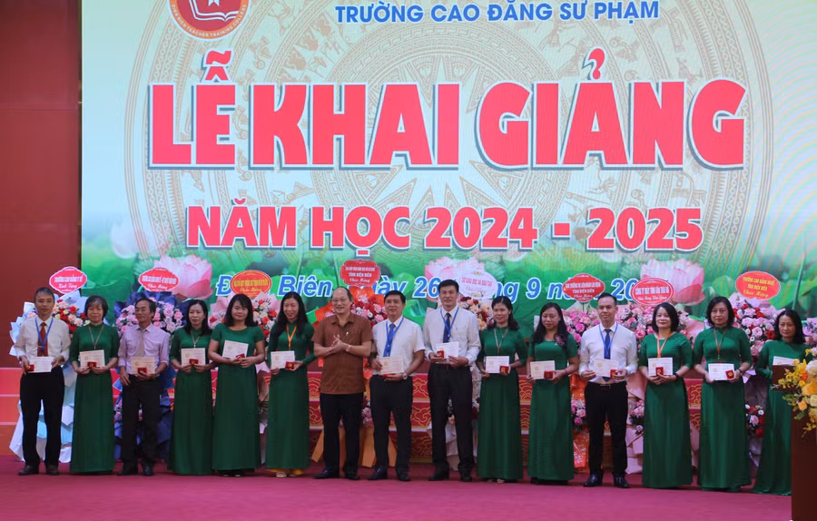 khai-giang-4.JPG