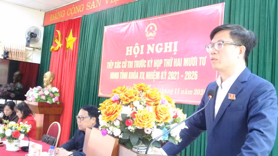 Ông Phạm Đức Toàn, Ủy viên Ban Thường vụ Tỉnh ủy, Trưởng Ban Tổ chức Tỉnh ủy, đại biểu HĐND tỉnh Điện Biên phát biểu tại hội nghị.