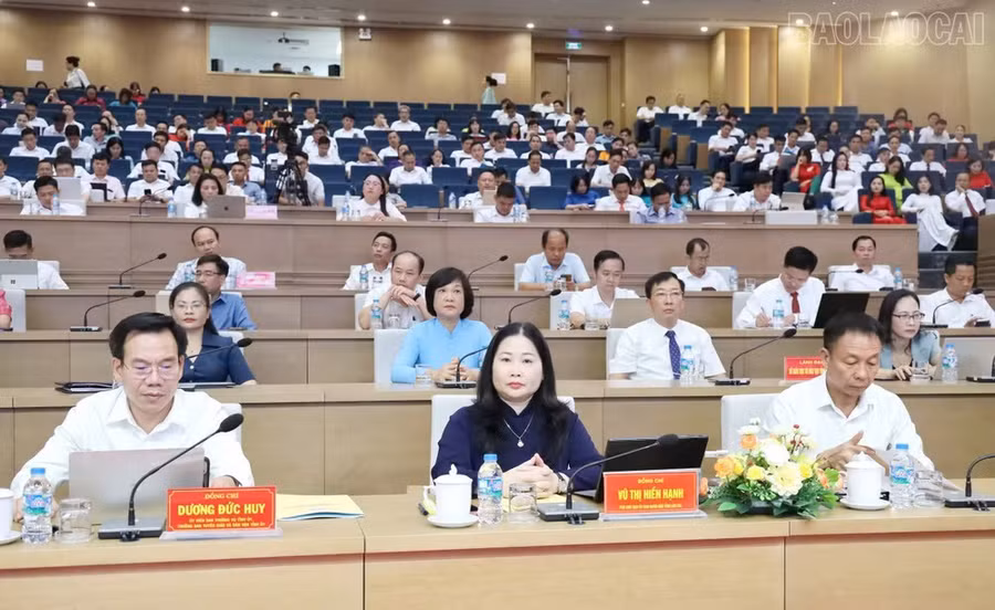 Các đại biểu dự hội nghị (Ảnh: Báo và Phát thanh, Truyền hình Lào Cai).