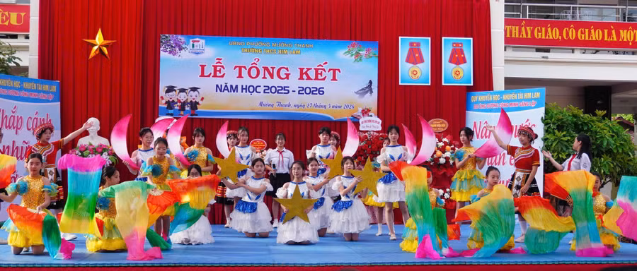 Tiết mục văn nghệ đặc sắc do học sinh nhà trường thực hiện.