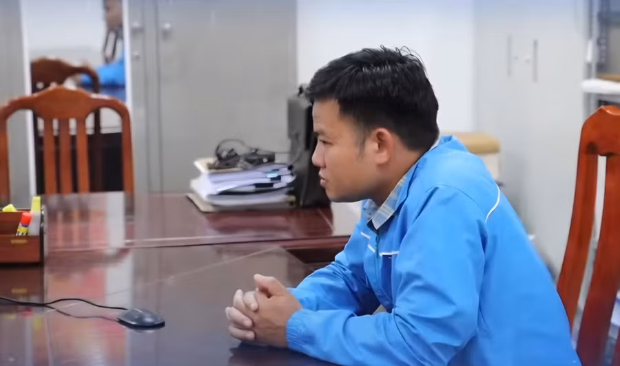 Trần Đình Duy tại cơ quan Công an. Ảnh: TG