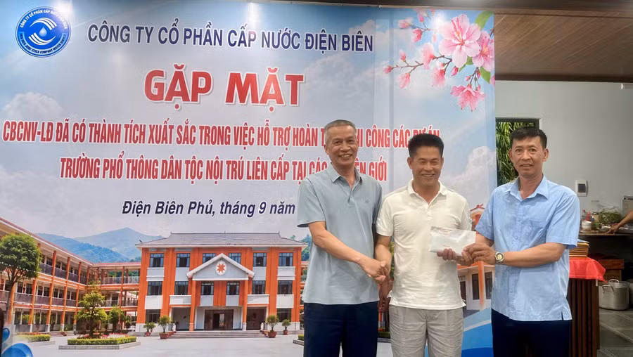 nuoc-dien-bien-1.jpg