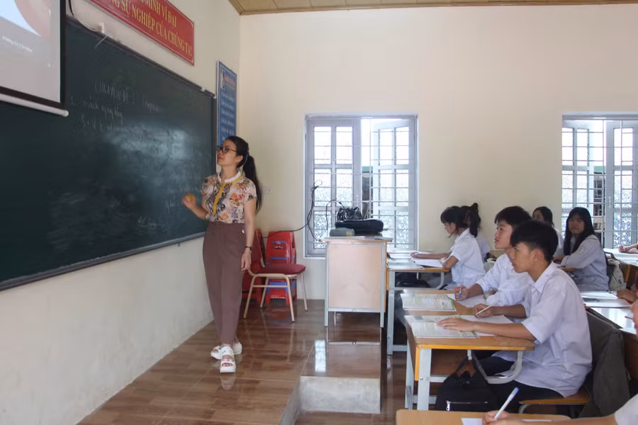 Cô trò Trường THCS Thanh Nưa, huyện Điện Biên ôn luyện trong thời điểm "nước rút".