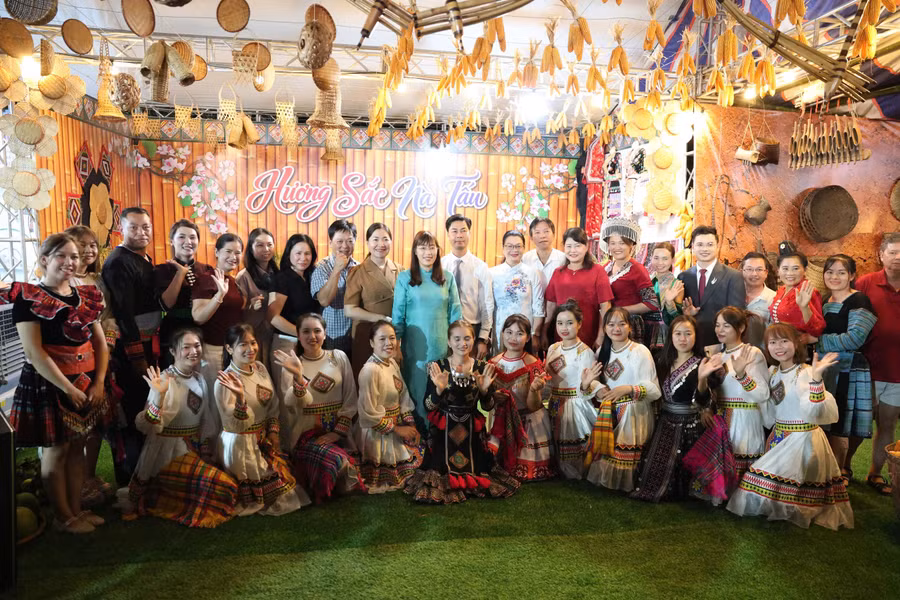 lien-hoan-am-thuc-2.jpg