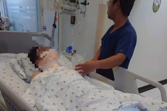 Hình ảnh Em H. khi mới được điều trị tại Bệnh viện.