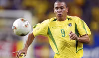 ronaldo-de-lima-elle-man-13.jpg