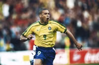 ronaldo-de-lima-elle-man-12.jpg
