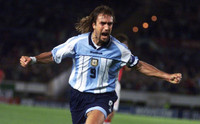 tuoi-gia-binh-lang-cua-gabriel-batistuta-batistuta-1586953422324199688465-crop-15869534343272024113611-700x435.jpg