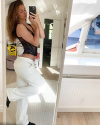 lo-dien-sieu-cau-thu-alice-sondergaard-5-copy-1753403371-845-width740height925.jpg