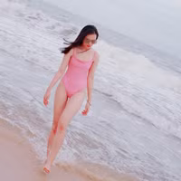 dan-ban-gai-cau-thu-u23-viet-nam-khoe-dang-voi-bikini-2.jpg