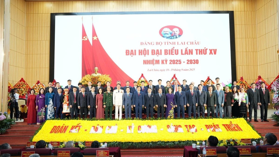 Ban chấp hành Đảng bộ tỉnh Lai Châu khoá XV nhiệm kỳ 2025-2030 ra mắt Đại hội. (Ảnh: Trung tâm báo chí Đại hội) Ban chấp hành Đảng bộ tỉnh Lai Châu khoá XV nhiệm kỳ 2025-2030 ra mắt Đại hội. (Ảnh: Trung tâm báo chí Đại hội)