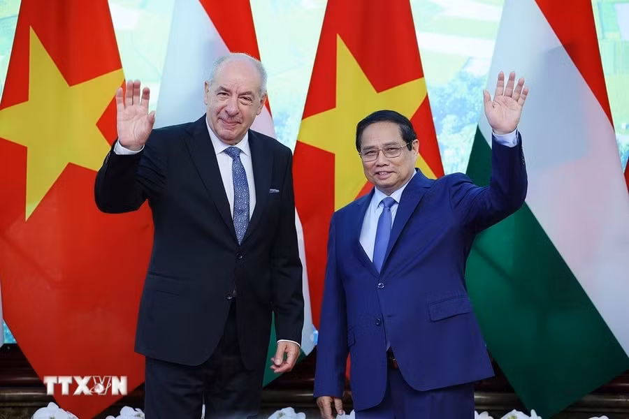 Thủ tướng Phạm Minh Chính hội kiến Tổng thống Hungary Sulyok Tamas. (Ảnh: Dương Giang/TTXVN)