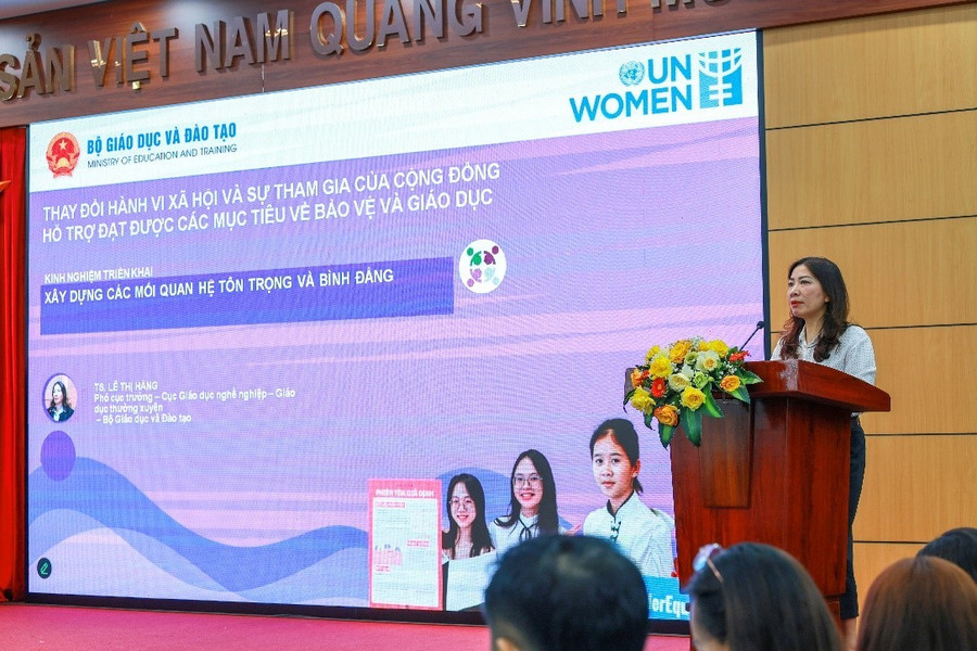 TS Lê Thị Hằng- Phó Cục trưởng Cục GDNN-GDTX phát biểu tại tại Hội thảo. 27.jpg